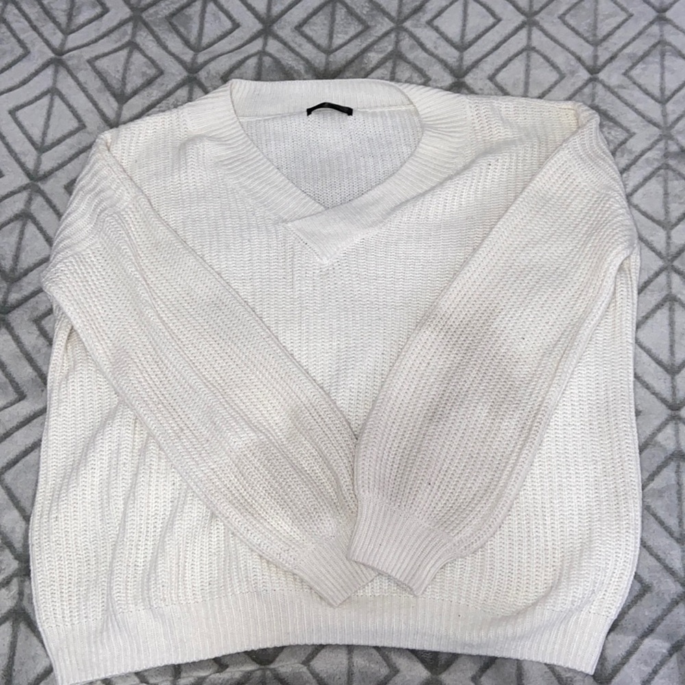 White v neck sweater
